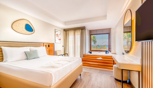 Comfort Standard Jacuzzi Room, +13