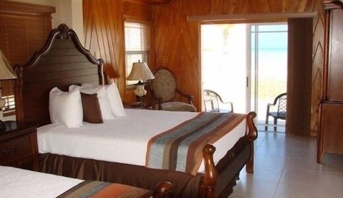 Habitación clásica doble, 2 camas de matrimonio, patio, frente a la playa