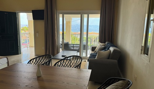 Apartamento, 2 habitaciones, vistas al mar, en edificio anexo (for 5)