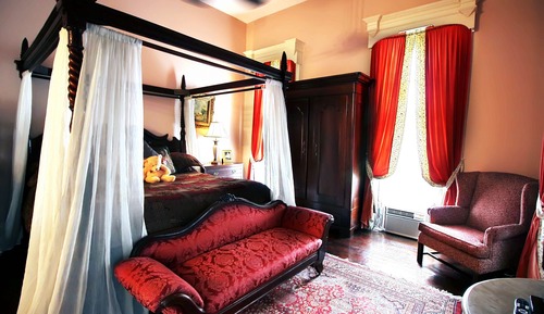 Honeymoon Suite