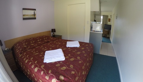 Habitación básica doble, 1 cama de matrimonio, cocina, junto a la montaña