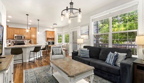 Casa, varias camas, patio, vistas al jardín (298 Fieldstone Dr. Windsor)