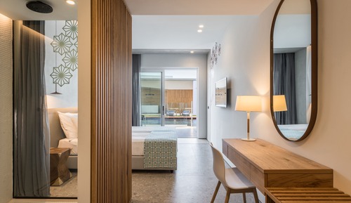 Habitación doble superior, acceso a la piscina