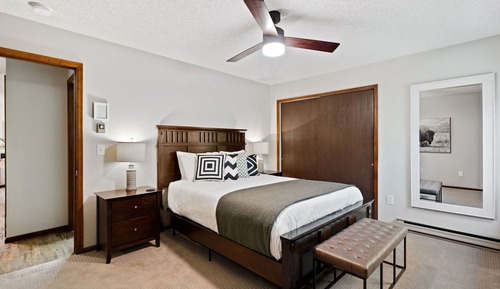 Casa, varias camas, patio, vistas al jardín (3420 Minuteman Dr.)
