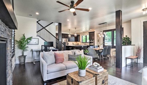 Casa, varias camas, patio, vistas al jardín (327 N. Loomis Ave*)