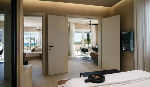 Villa familiar, varias habitaciones, piscina privada, vistas al mar