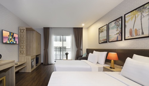 Habitación Deluxe con 2 camas individuales, balcón, vistas a la ciudad