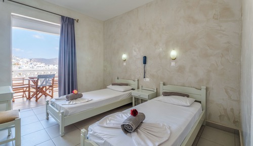 Habitación básica con 1 cama doble o 2 individuales