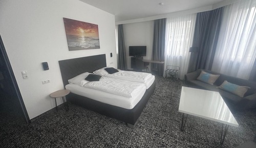 Habitación triple familiar, varias camas, vistas al río