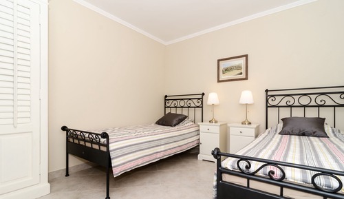 Apartamento (One-Bedroom Apartment with Terrace)
