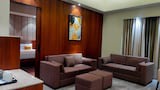 Presidential Studio Suite, Smoking, Hill View