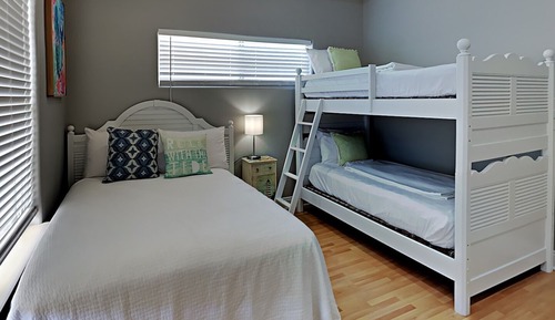 Apartamento, varias camas, balcón