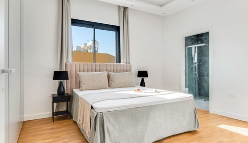 Apartamento, 4 habitaciones, balcón, vistas a la ciudad