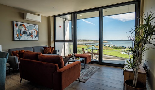Apartamento de lujo, 2 habitaciones, 2 baños, vistas al mar