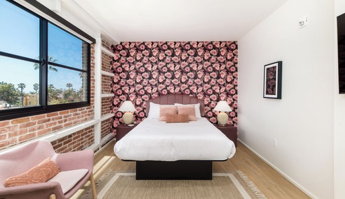 Habitación, 1 cama de matrimonio con sofá cama, balcón, vistas a la ciudad