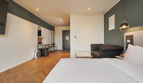 Room (Deluxe (large TV or styler public hea)