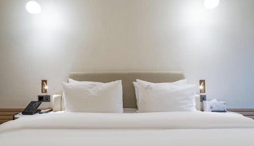 Room (Deluxe (65in Smart TV Bathtub Breakfa)
