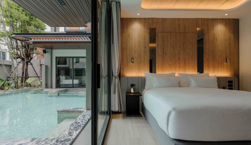 Pool Access Room