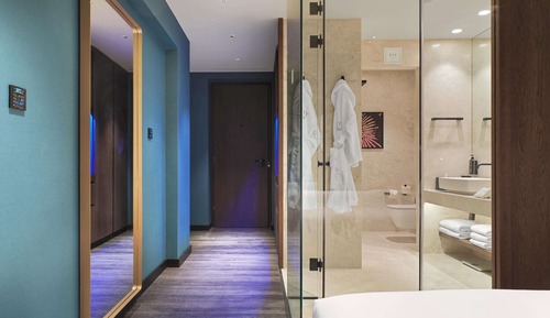 Habitación ejecutiva, Acceso al salón del club