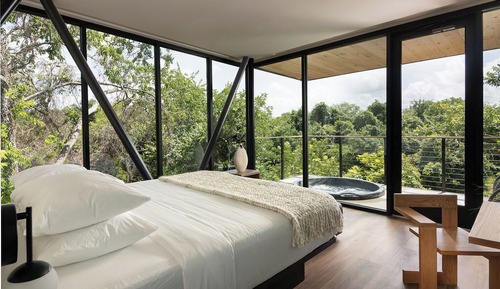 Casa de lujo en un árbol, en la zona del jardín