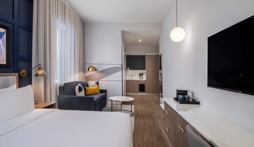Suite, 1 cama de matrimonio grande con sofá cama, ducha con asiento (Mobility)