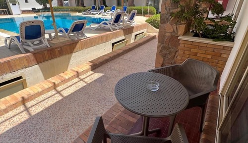 Habitación doble, 1 cama de matrimonio grande, vistas a la piscina