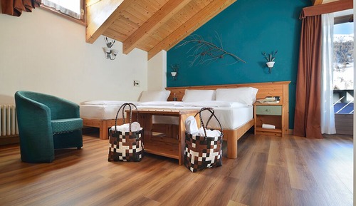 Habitación triple, balcón