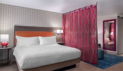 Suite, 1 cama de matrimonio grande, accesible para personas con discapacidad (Roll-In Shower)