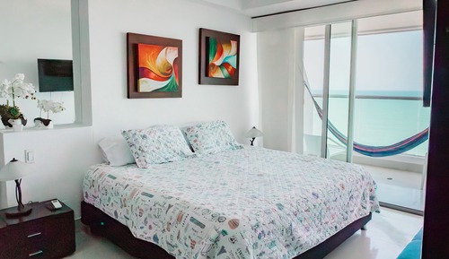 Suite junior, 1 cama de matrimonio grande con sofá cama, vistas al mar, junto a la playa