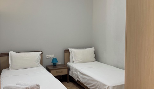 Apartamento familiar, 2 habitaciones, balcón, vistas al patio