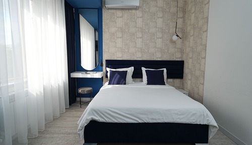 Estudio Confort, 1 cama de matrimonio, cocina, vistas al parque