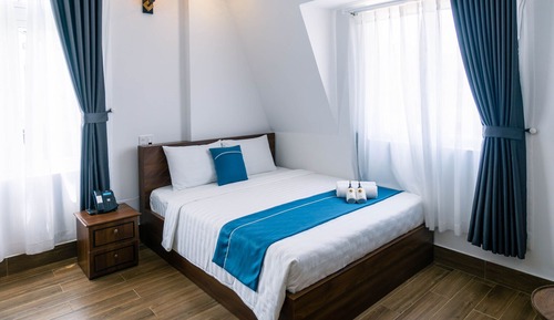 Deluxe Double Room Single Use, 1 King Bed, Balcony, City View