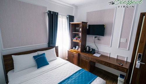 Basic Double Room Single Use, 1 King Bed, Non Smoking, Private Bathroom