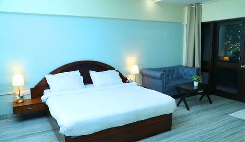 Habitación Deluxe, 1 cama de matrimonio grande, vistas a la piscina