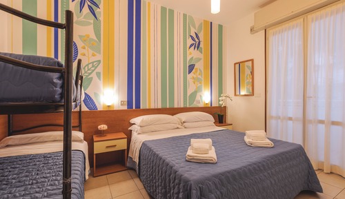 Habitación cuádruple, balcón