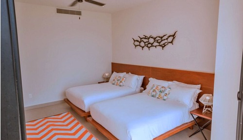 Apartamento de lujo, 1 habitación, vistas al mar, en una planta alta