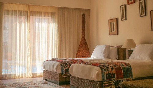 Habitación estándar con 1 cama doble o 2 individuales, vistas al jardín
