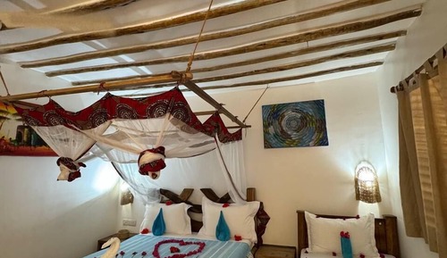 Habitación triple estándar, balcón