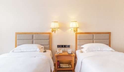 Habitación básica con 1 cama doble o 2 individuales