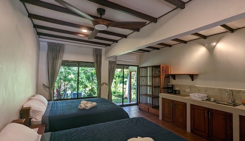 Habitación cuádruple básica, 2 camas de matrimonio, no fumadores, vistas al jardín