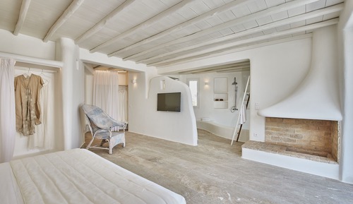 Honeymoon Suite with Hot Tub and Sea View
