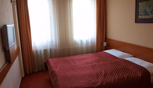Habitación básica con 1 cama doble o 2 individuales