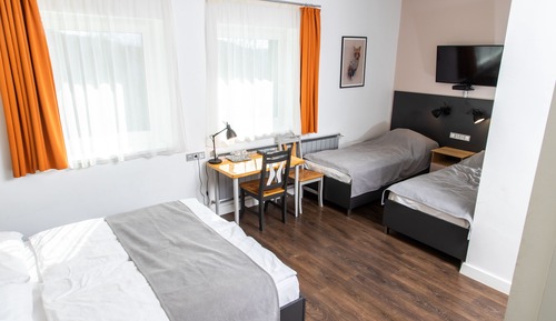 Habitación, varias camas
