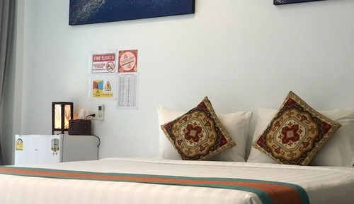 Habitación, acceso a la piscina
