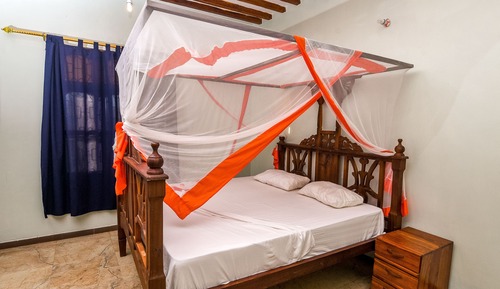 Two Bedroom Holiday Home with Balcony and Garden View