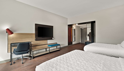 Habitación, 2 camas de matrimonio, accesible para personas con discapacidad (Mobility & Hearing)