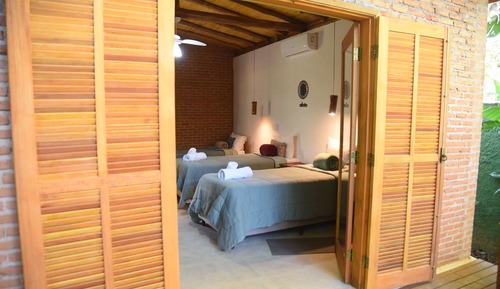 Habitación triple Confort, 1 habitación, vistas al jardín
