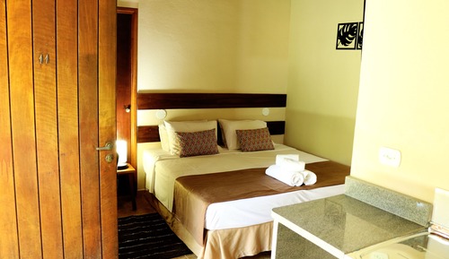 Habitación triple estándar, 1 habitación, vistas al jardín