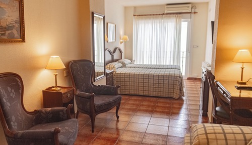 Habitación doble, 2 camas individuales, vistas a la ciudad, en una planta alta