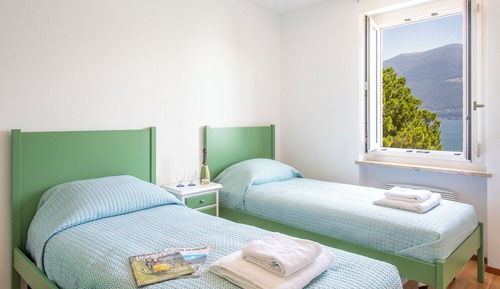 Family Apartment, 3 Bedrooms, Lakeside (Casa al Lago 3 - Brissago Experience)